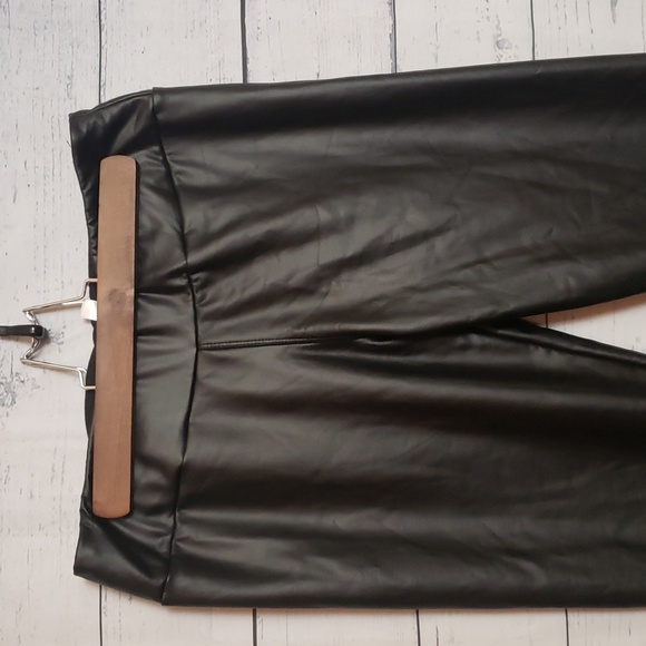 Faux leather leggings - Picture 2 of 7